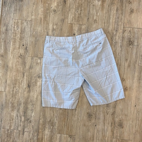 Hurley flat front casual gray grid shorts - Picture 2 of 5